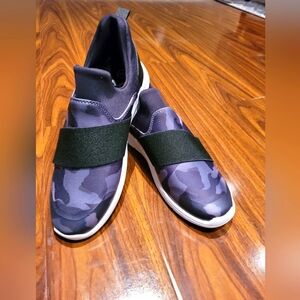 Delta Slip-On Hybrid Sneakers Gray Camo - All in Motion - SIZE 6